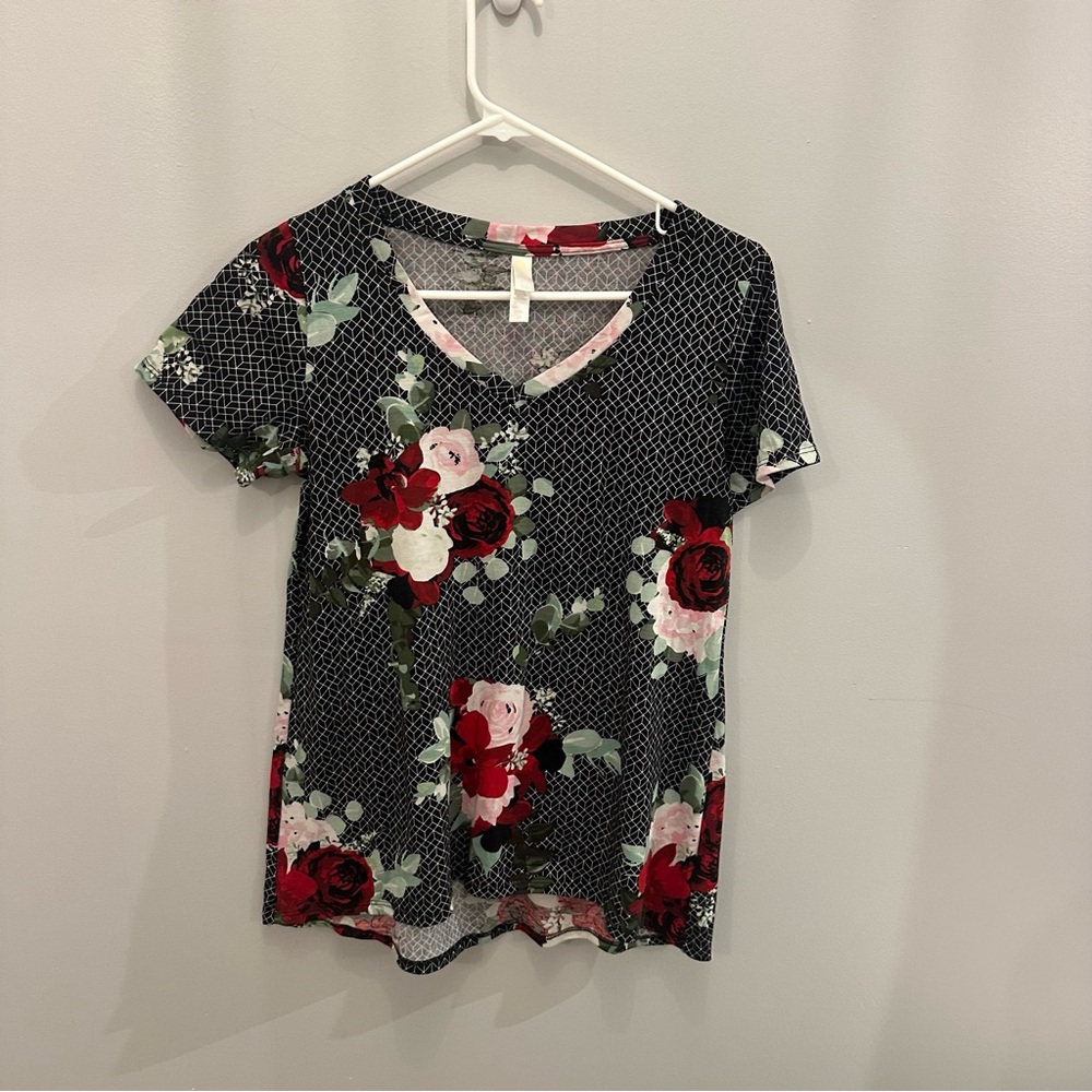 Lularoe Women’s V neck shirt. Women’s XS (fits like a medium).